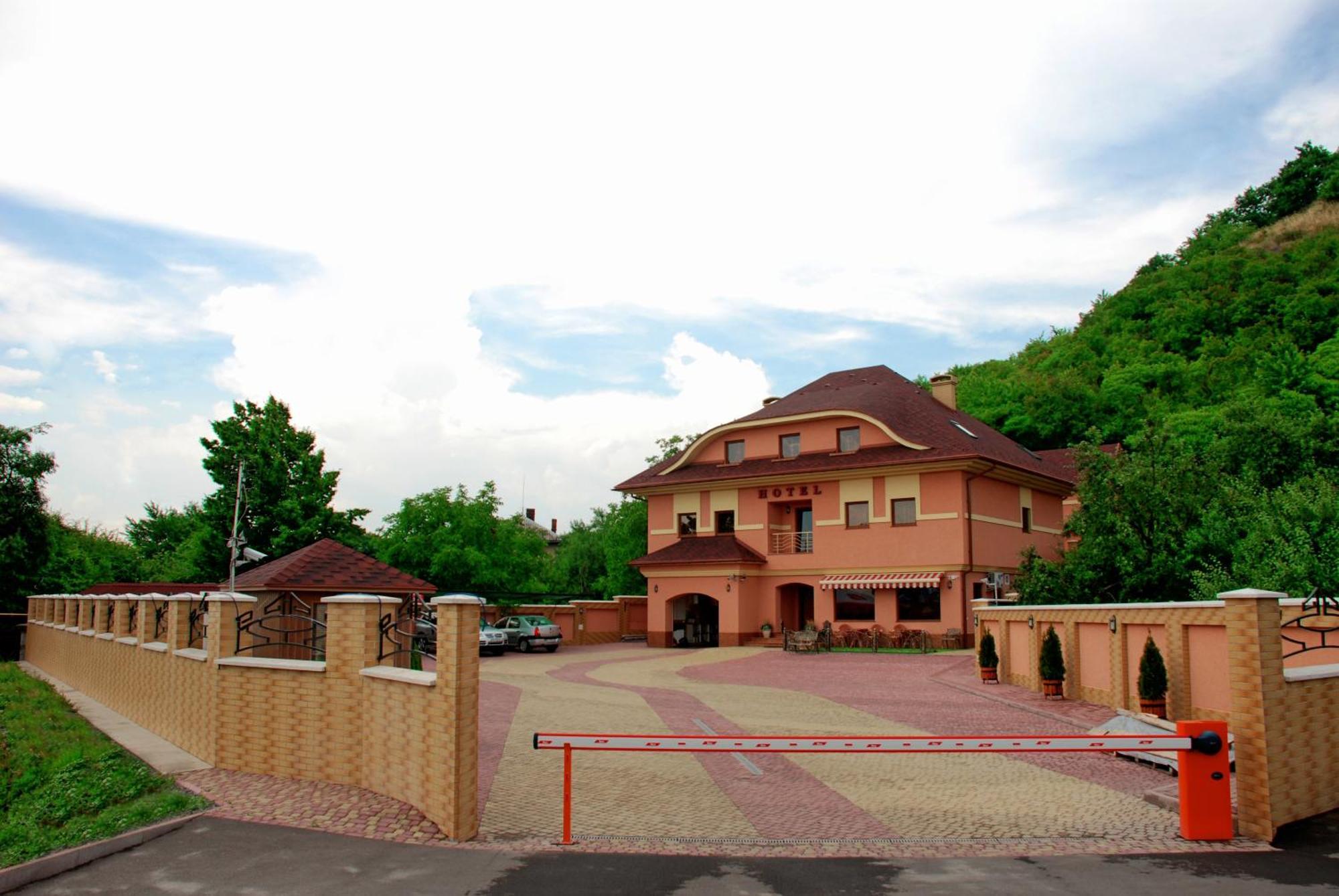 Magnat Hotel Mukacheve Luaran gambar