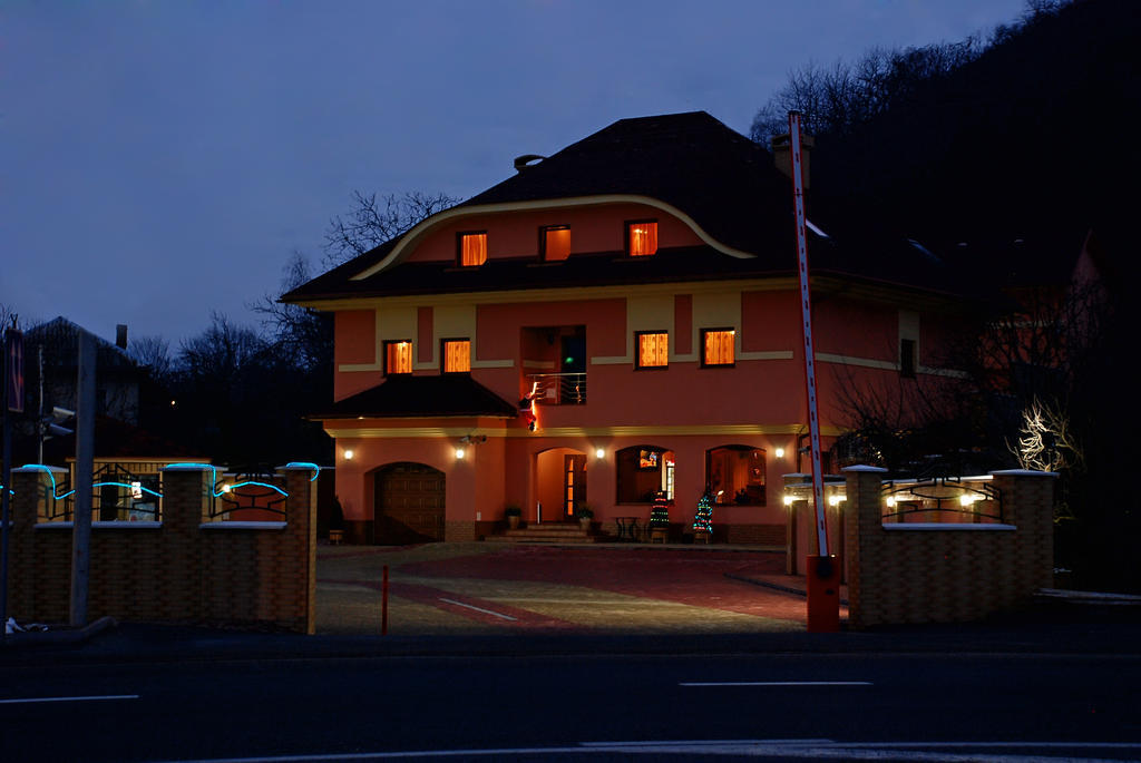 Magnat Hotel Mukacheve Luaran gambar